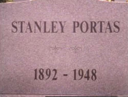 Grave stone that reads "Stanley Portas 1892 - 1948"